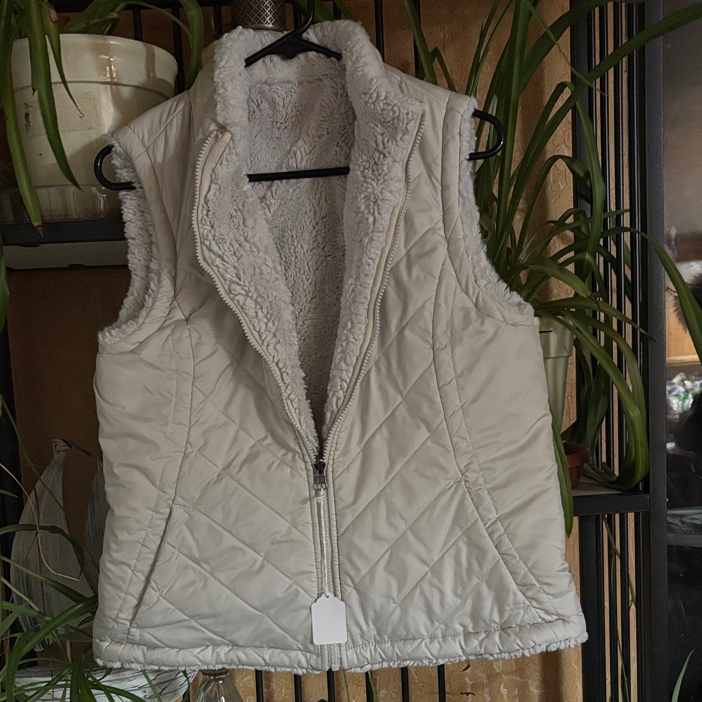 Nicole Miller Women's Reversible Quilted Faux Fur Puffer Vest - Silver